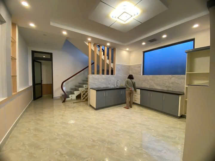 BÁN NHÀ PHƯỜNG 7 ĐÀ LẠT - 6,8 TỶ - Nhà hai mặt tiền đường, đường trước nhà 5m gần ủy ban