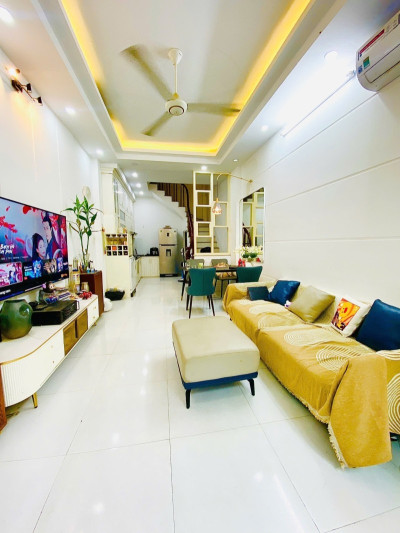 Cực hiếm. Bán nhà Vũ Tông Phan, Thanh Xuân. 35m2 x 5 Tầng. NGÕ THÔNG. Ô TÔ. Hơn 9 Tỷ.