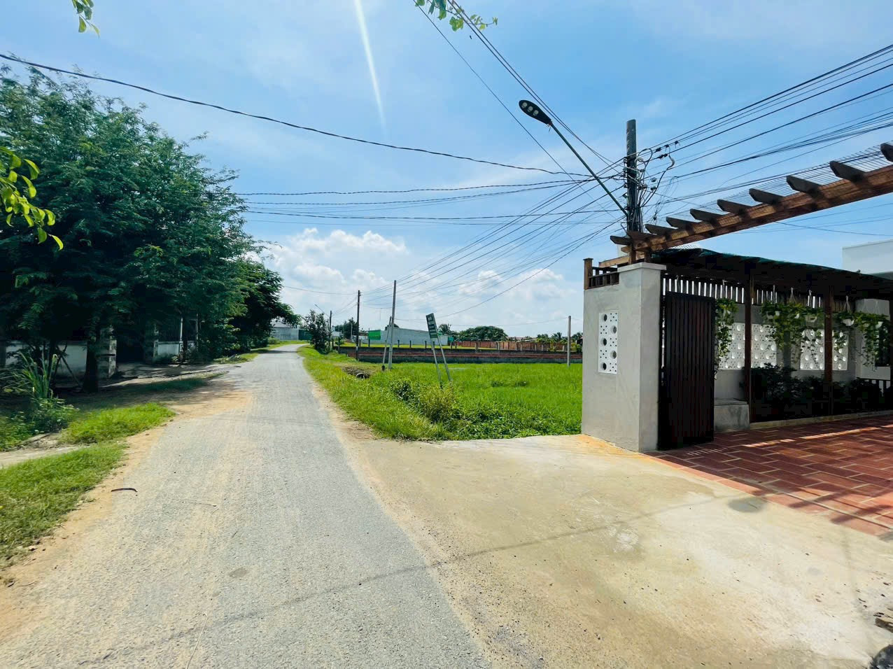 Bán gấp nhà đẹp khu phố 4 thị trấn đức hoà đường nhựa 7m giá rẻ