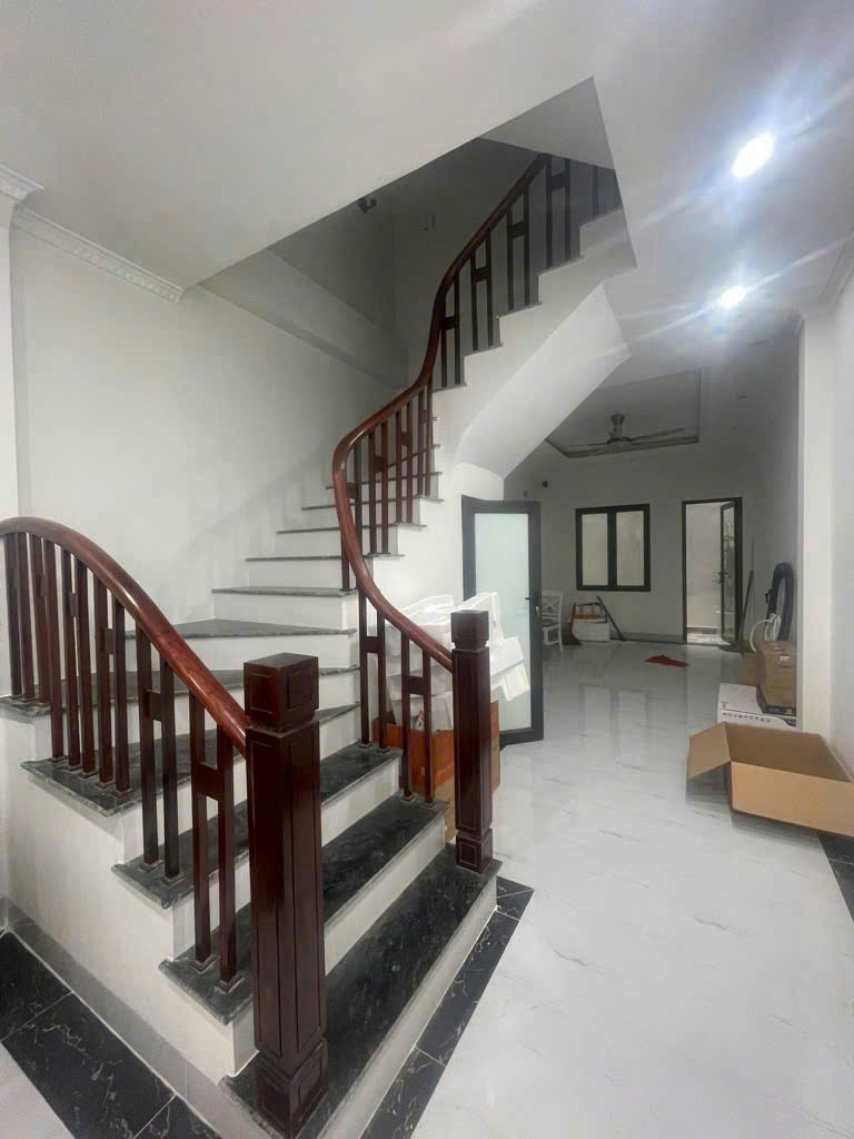 Nhà Đẹp- Giá tốt CHÍNH CHỦ CẦN BÁN NHANH NHÀ mới xây tại quận Long Biên, Tp Hà Nội