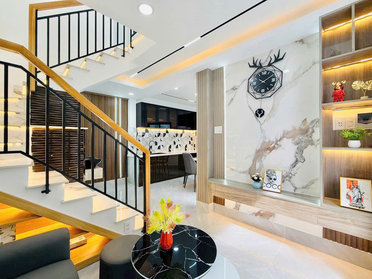 Nhà mới góc 2mt cần bán. Đường Nguyễn Duy cũng. Giá tốt