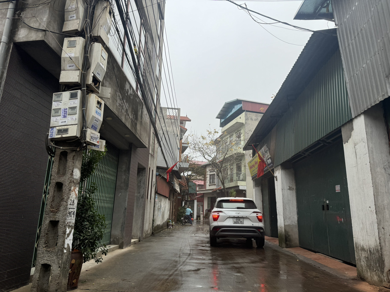 diện tích 90m2, giá chỉ 1,9 tỷ, đây là cơ hội không thể bỏ qua. Mặt tiền rộng 5m, ngõ vào 6m,  kinh doanh. Pháp lý đầy đủ, đảm bảo