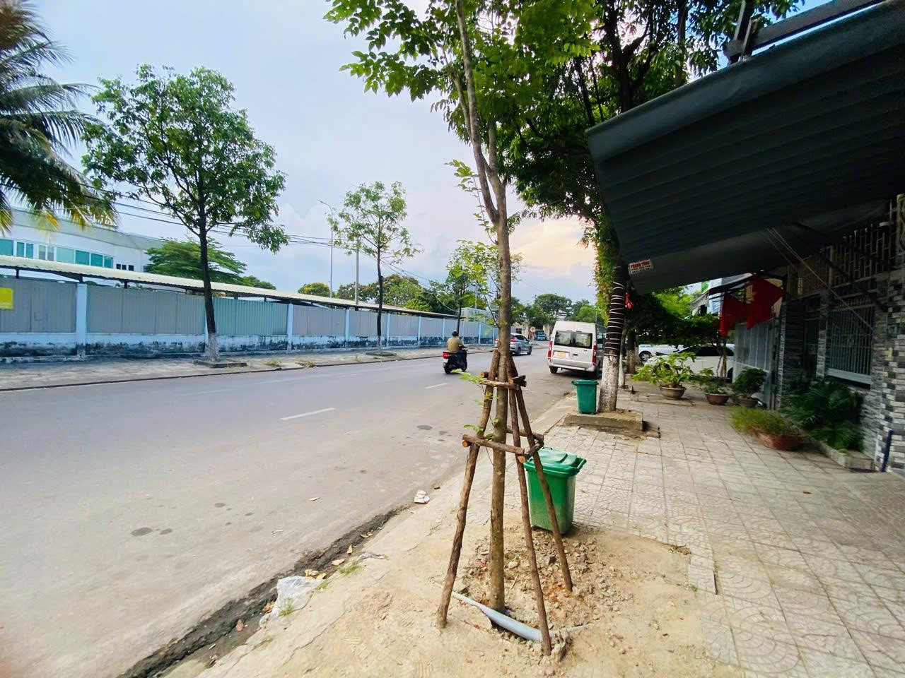 BÁN 2 LÔ ĐẤT MT 10M5 ĐƯỜNG NGUYỄN VĂN TẠO BẾN XE ĐÀ NẴNG ĐANG CÓ SẴN tổng doanh thu 10TR/THÁNG
