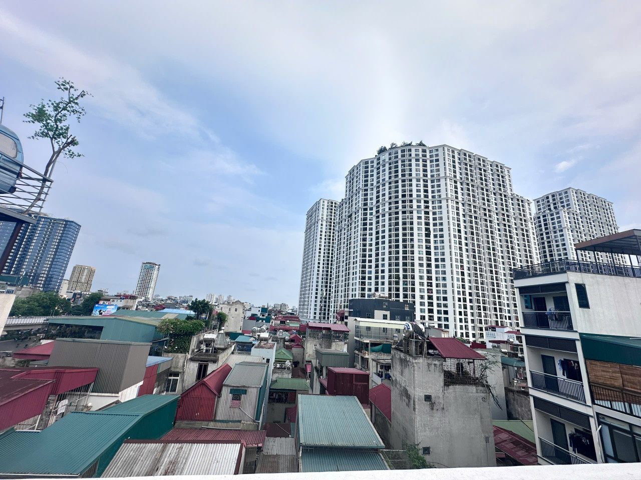 BÁN NHÀ MĂT NGÕ 8 TẦNG THANG MÁY NGUYỄN TRÃI THANH XUÂN – GẦN ROYAL CITY – 13.2 TỶ  lh 0817606560
