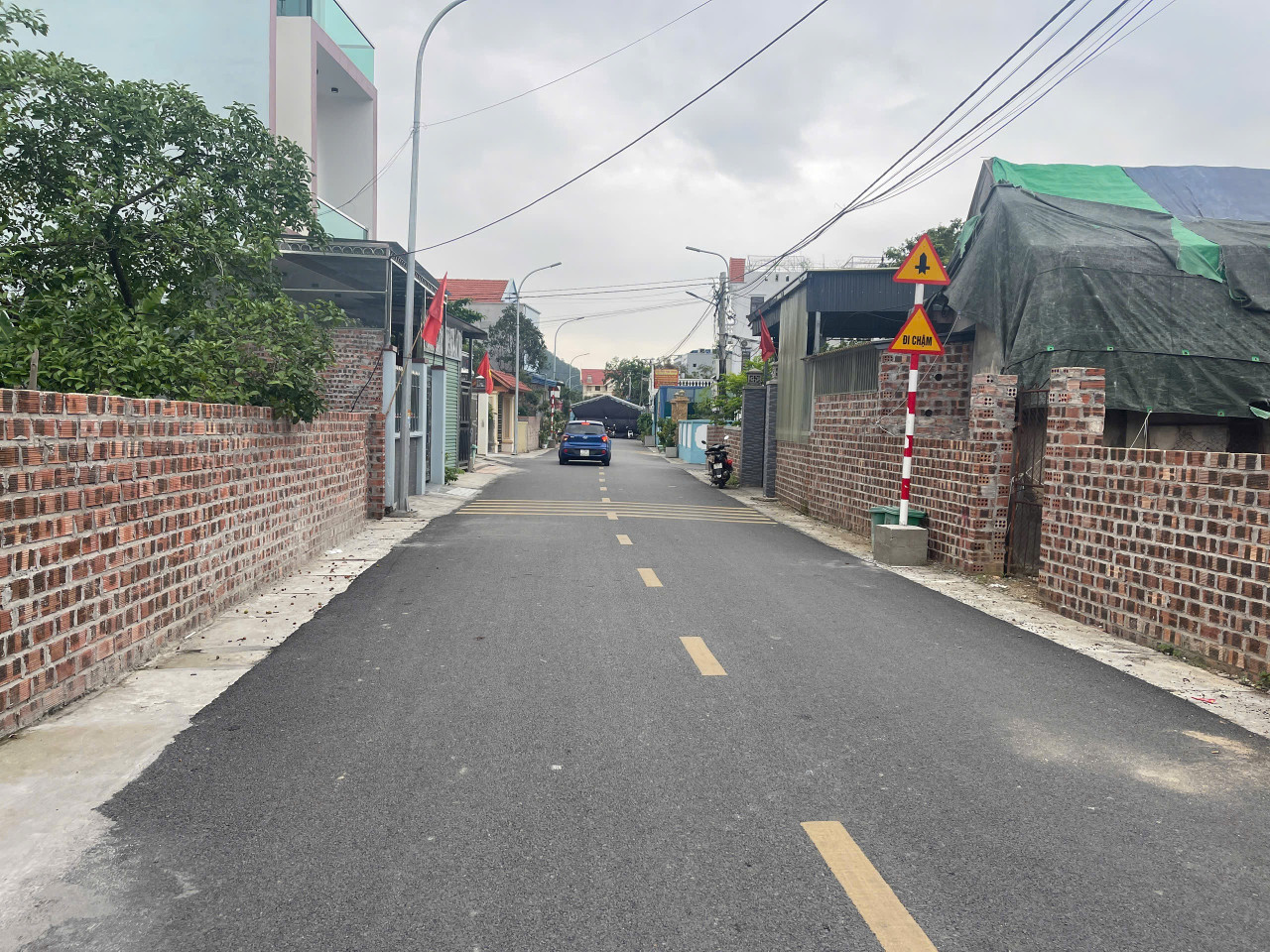 Bán 147 m Thiên Hương , đường thôn trải nhựa, cách 352 :100m. L/h:076.231.9990 e Thuý