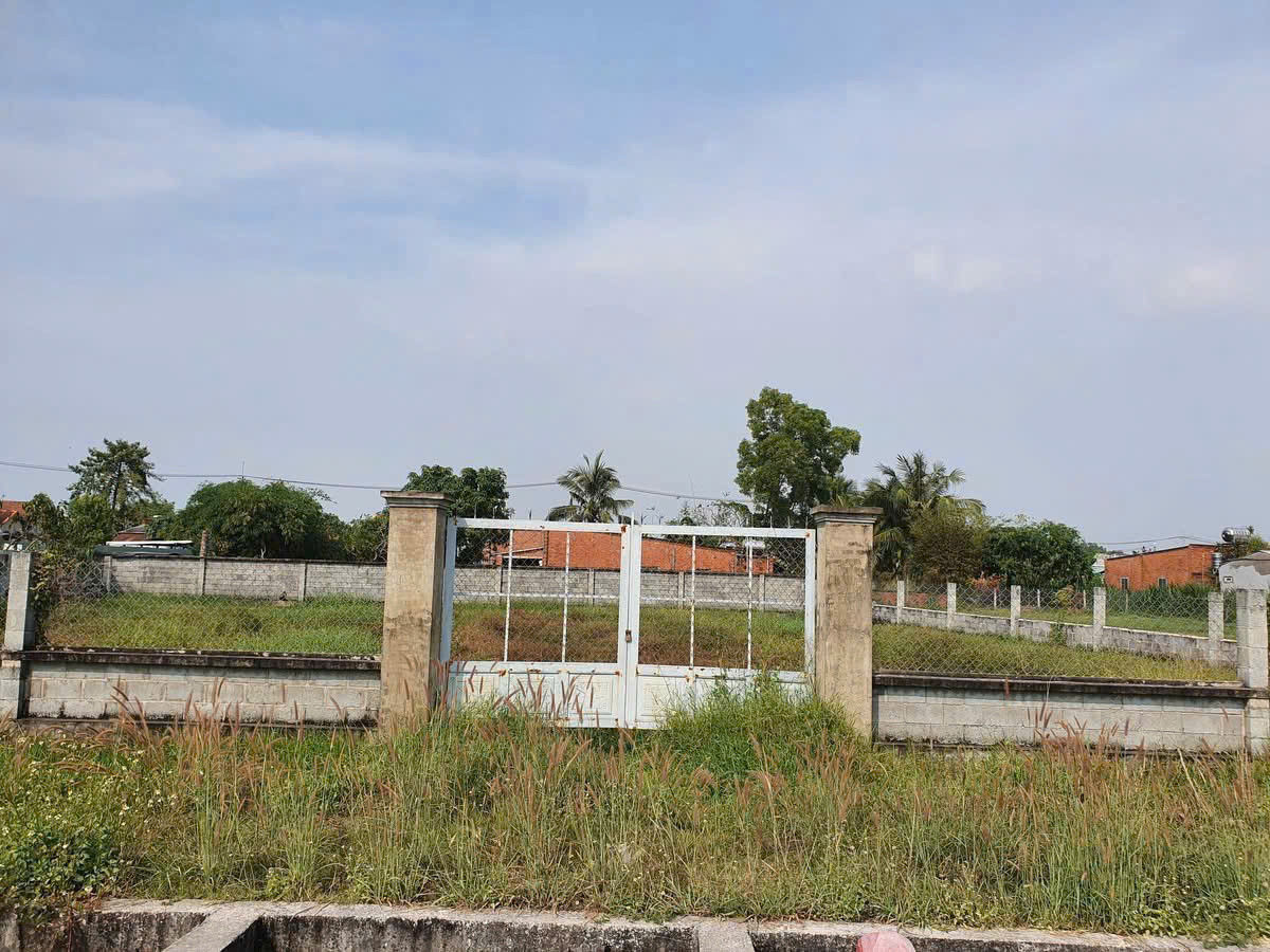 (L676) Đất 1/ Tỉnh Lộ 7, xã Trung Lập Hạ, dt 1.005m2, thổ 300m2, đất ở khsx, giá 3 tỷ 900