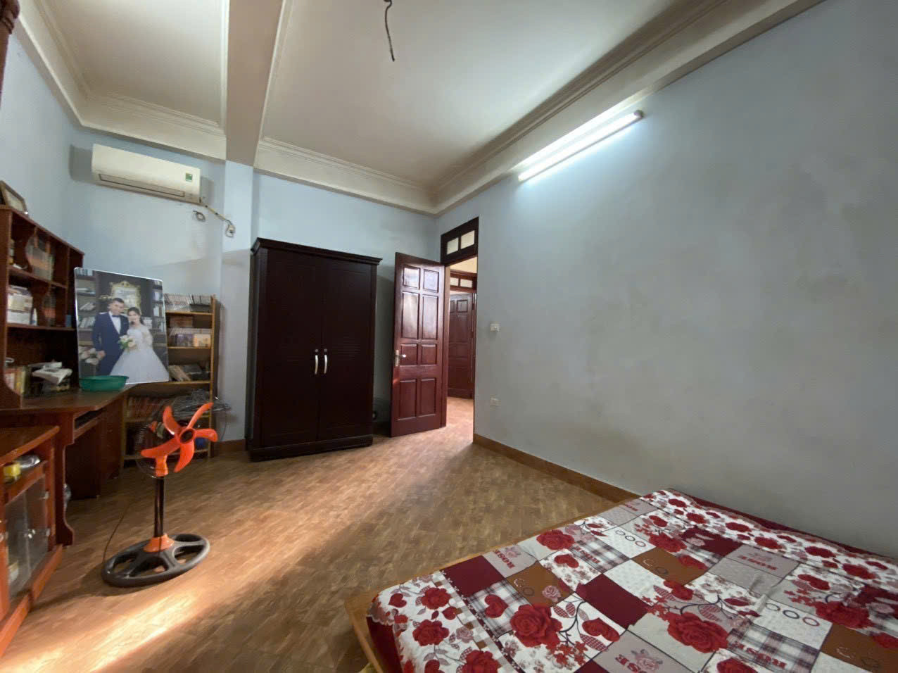 🏠 BÁN NHÀ TRUNG TÂM NGUYỄN VĂN CỪ – LONG BIÊN
💰 Giá: 7.85 tỷ  📐 Diện tích: 61m²  🚪 Mặt tiền: 4m  📏 Chiều sâu: 5.8m