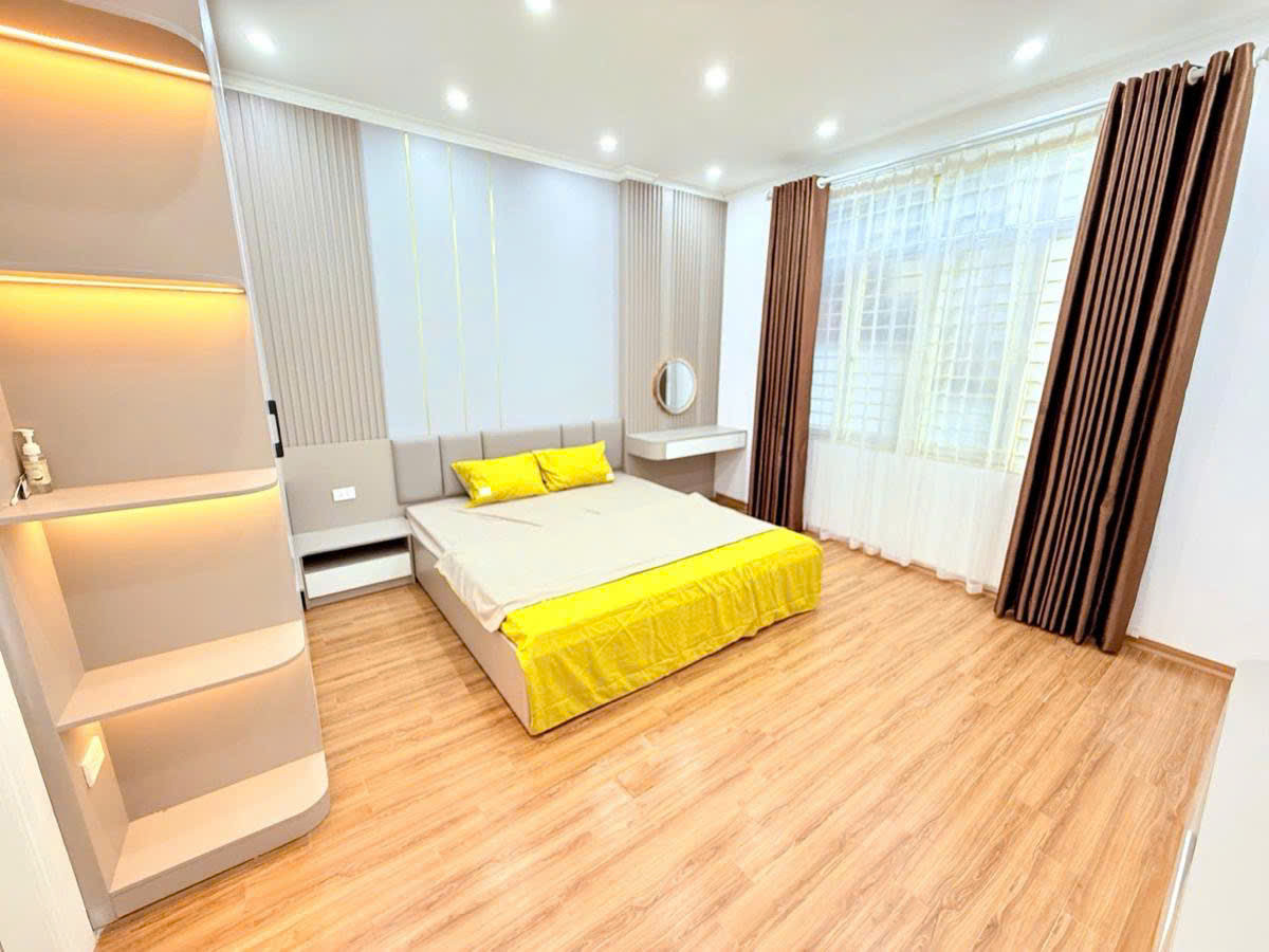 LÔ GÓC - NGÕ VĂN CHƯƠNG TÔN THẤT TÙNG 33m2 5 tầng mặt tiền 6.8m Giá 7.2 tỷ