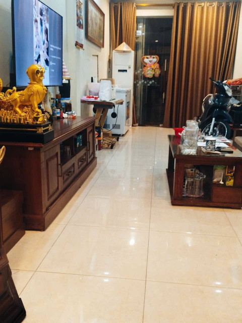Bán nhà Tuệ Tĩnh, 22m2, 4 tầng, mặt tiền 5.4m, 12.4 tỷ, ngõ rộng, kinh doanh tốt