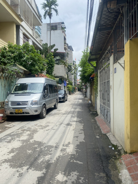 BÁN ĐẤT TẶNG NHÀ 3 TẦNG - PHẠM VĂN ĐỒNG - ÔTÔ ĐỖ CỬA - KINH DOANH - 35M - 7 TỶ