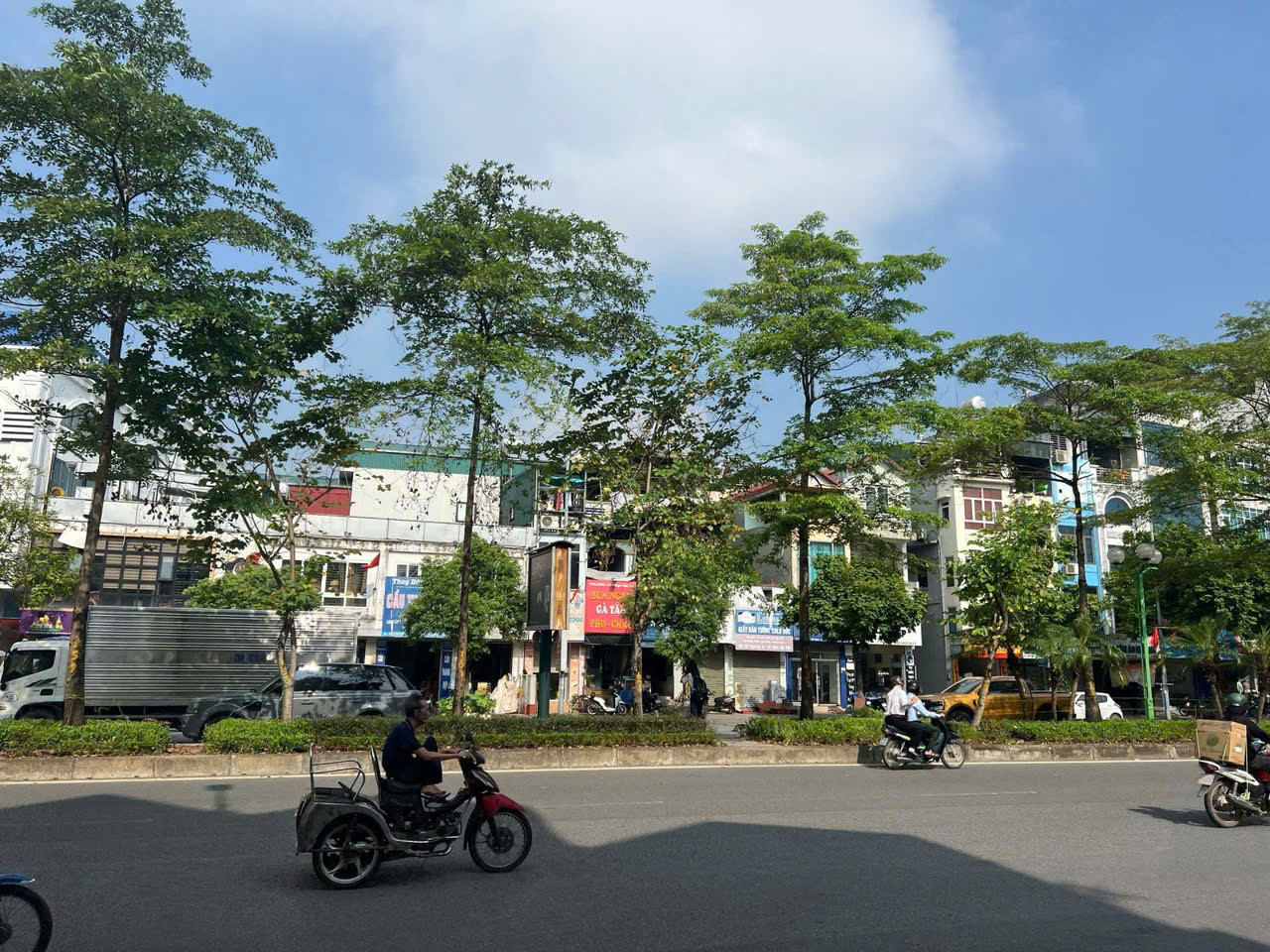 MẢNH ĐẤT RỘNG – GIÁ ĐẦU TƯ – NGÕ THÔNG – PHÙ HỢP XÂY TÒA NHÀ CĂN HỘ 🔥

📍 Vị trí:  Ngô Gia Tự, – Long Biên, Hà Nội
📐 Diện tích: 92m²
💰 Giá chào bán: 7.6 tỷ (có thương lượng)
📄 Pháp lý: Sổ đỏ chính chủ, sẵn sàng giao dịch