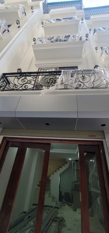 BÁN NHÀ 5 TẦNG PHÚC LỢI – Ở NGAY – GIÁ TỐT  4.XX TỶ - LH EM HUYỀN 0383 150 180