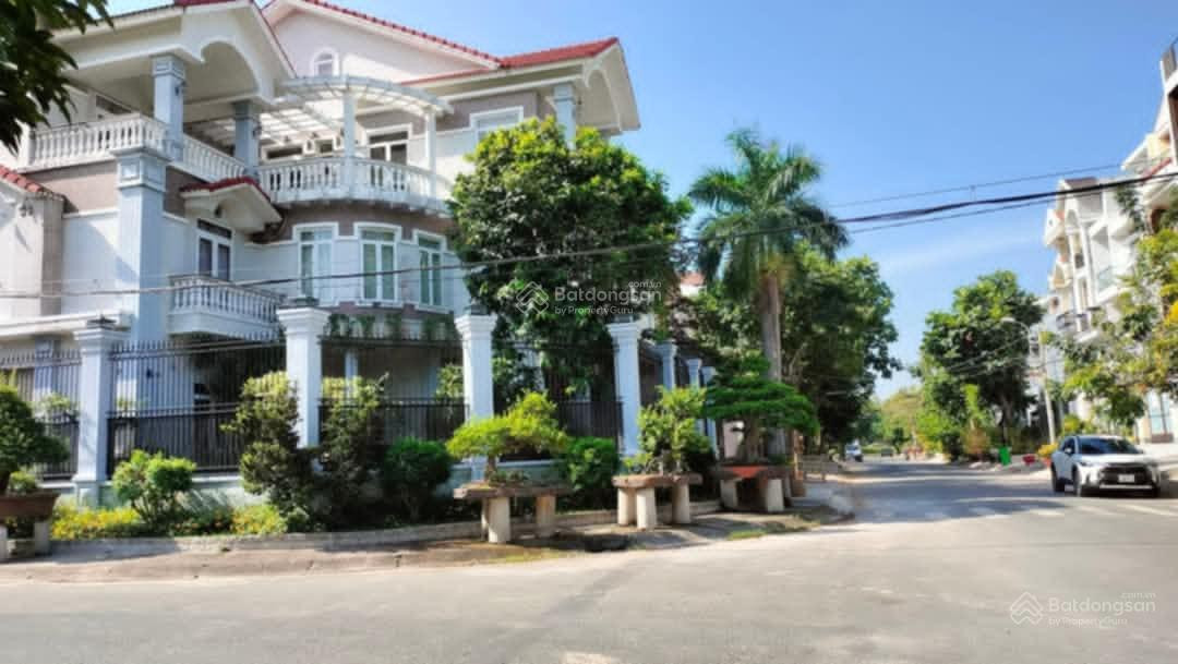 Bán biệt thự 3 tầng, mặt tiền NB Bình Hưng, sát Tạ Quang Bửu, Quận 8, lô góc 141m2, 14.2 tỷ