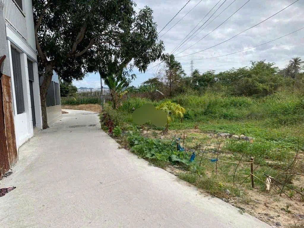 Bán đất đẹp thổ cư Vĩnh Thái tiếp giáp ngay mỹ gia gói 8
+ Diện tích: 133,4m2; ngang 5m x dài 27m;
+ 
Liên hệ 0947.858.195 mr Tuấn