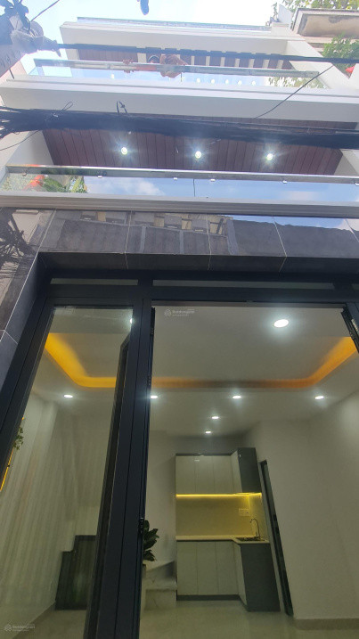 Bán nhà Quận 8 - ngang 4.2m - 4 tầng BTCT kiên có 1 bước ra mặt tiền - nhỉnh 4 tỷ