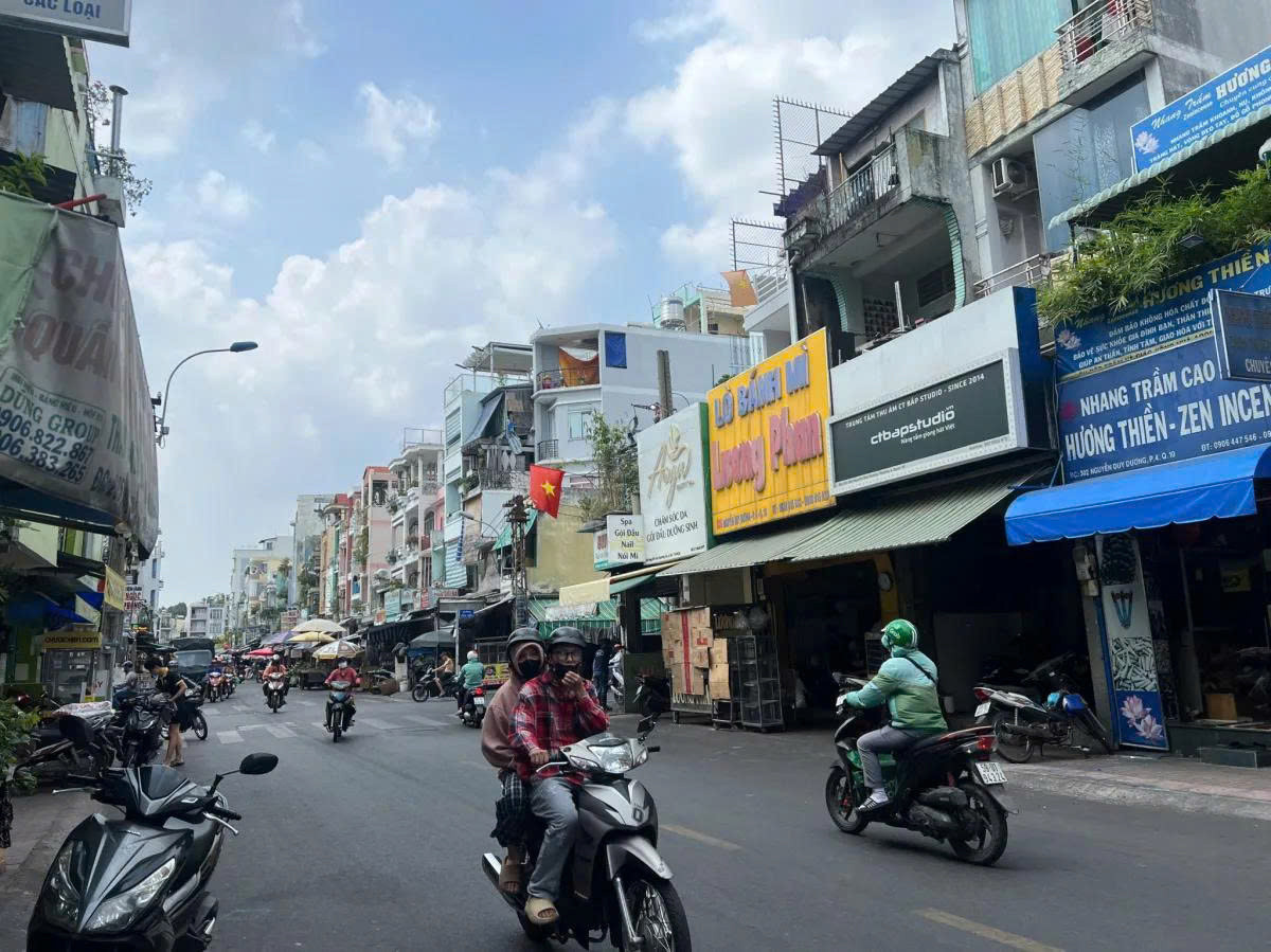 Bán nhà MT Nguyễn Duy Dương Q10-54m2-,2 tầng, 3.05//3.20x18m, nở hậu,g đẹp, sổ riêng,12.3 tỷ tl