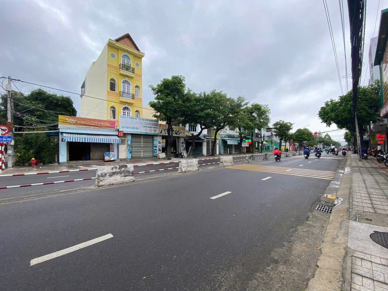 Bán nhà mặt tiền Lê Hồng Phong , Nha Trang .
Diện tích 130m ngang 7m đường 20m .
Giá bán 9,6 tỷ bớt lộc
mọi thông tin chi tiết vui lòng liên hệ e Bích