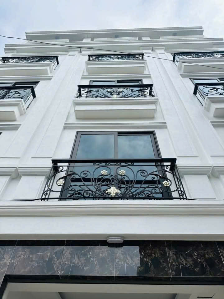 BánNgôi Nhà Đẹp Ô TÔ Đỗ Gần, Nhỉnh 5 Tỷ – Ở Đại Mỗ LH 0972 078 667