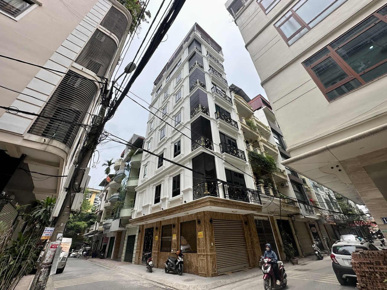 (Tin thật 100%) Bán nhà lô góc cao cấp xây mới 60m2 x 8T tại mặt phố Vĩnh Phúc - Phân lô ô tô tránh