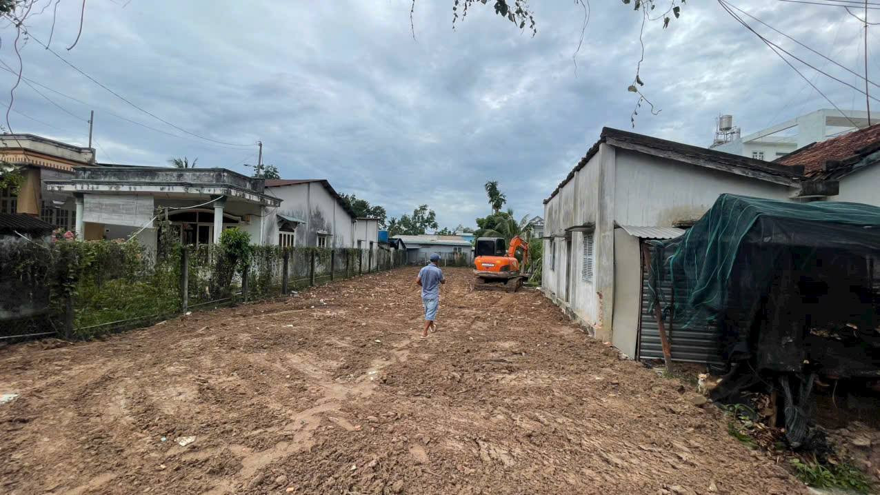 Bán đất P. Tương Bình Hiệp, TDM: 10,10 X 44 , Mt nhựa