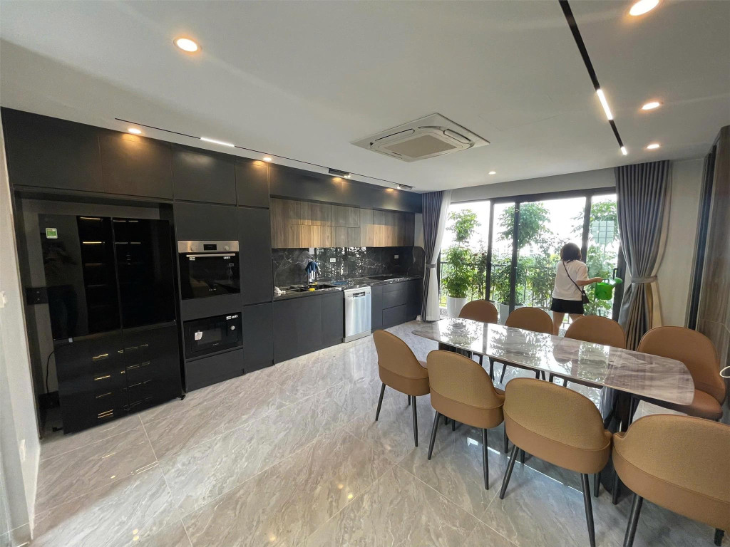 BÁN NHÀ DÂN XÂY PHÚC ĐỒNG-BIÊN 45m,8 tầng,thang máy,gara,ngõ thông,sát mặt phố,nhỉnh 14 tỷ