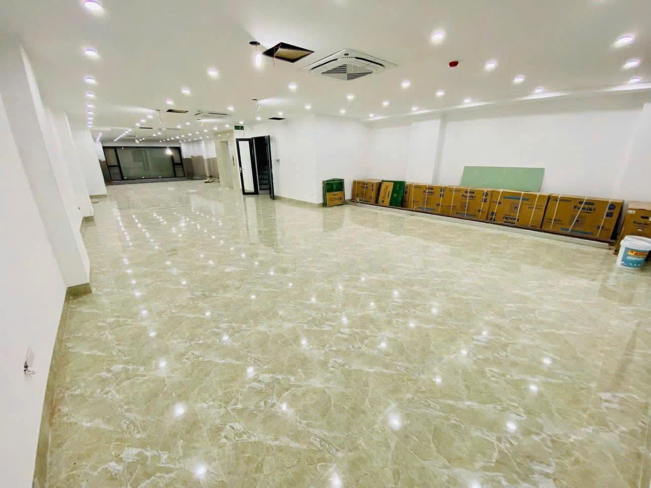 BÁN TÒA NHÀ MẶT PHỐ VĂN CAO, LIỄU GIAI - 105M x 6T THANG MÁY -DÒNG TIỀN 150TR/TH - 69.5 TỶ