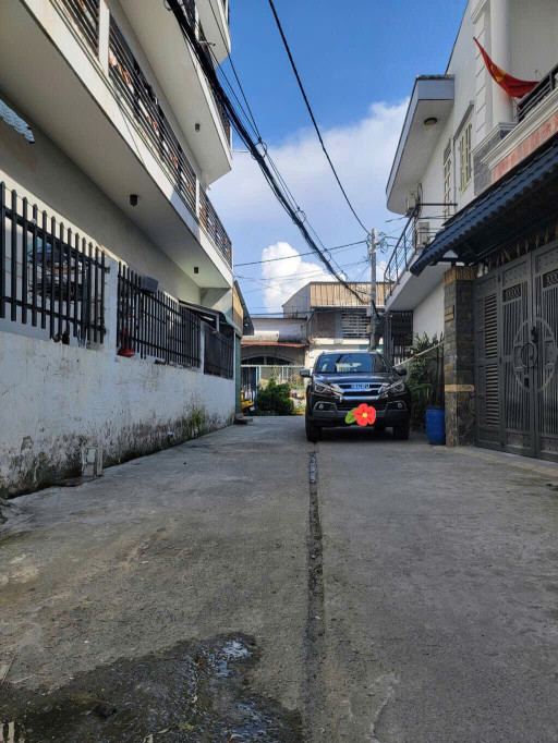 BÁN NHÀ 2 TẦNG HXH Đ. HUỲNH THỊ HAI Q. 12- DT 51m2 (4x13) chỉ 4,2tỷ💰

✅Diện tích chuẩn ngang 4m dài 13m 
✅Công nhận đủ 78,5m2 
✅Kết cấu 1 trệt 1 lửng 2PN- 2 WC
✅Sổ hồng riêng đang cất két
✅Chủ hỗ trợ vay Bank
✅Vị trí 1/ đường Huỳnh Thị Hai cách Mt 100m, G