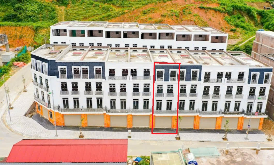 Băn căn Liền kề 4 tầng  giáp 5 tòa chung cư Ngay trung tâm hành chính mới Sapa