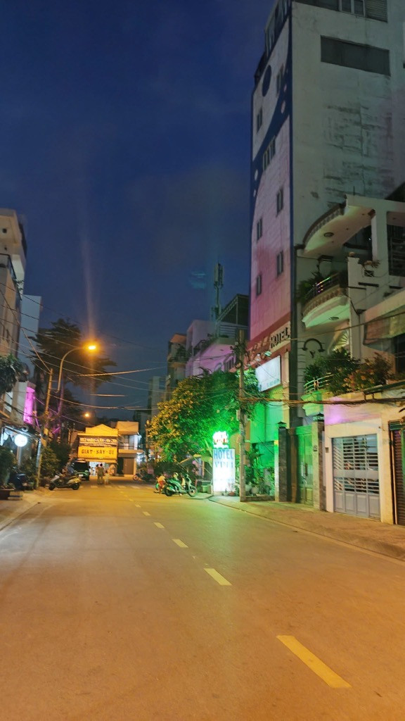Mặt tiền Đông Hồ, kinh doanh Karaoke, 4 tầng chỉ 9 tỷ 8