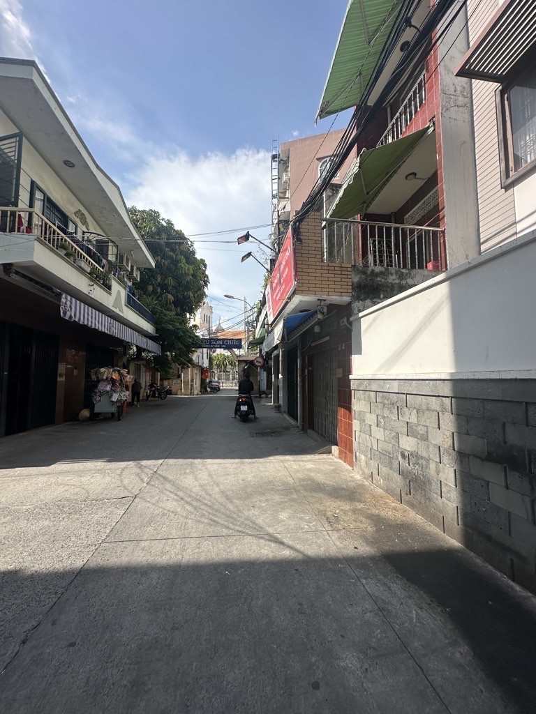🌼🏦NHÀ NGANG LỚN TÔN THẤT THUYẾT- XE HƠI TỚI CHỖ- KHU VỰC KINH DOANH SẦM UẤT- GẦN CHỢ 200, GẦN TRƯỜNG HỌC- THÔNG RA XÓM CHIẾU, NGUYỄN TẤT THÀNH🌹