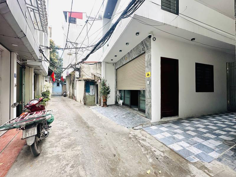 NHÀ ĐẸP MỚI TOANH - PHỐ Ái MỘ- LÔ GÓC - Ô TÔ VAÒ NHÀ, NGÕ THÔNG , KINH DOANH ĐỈNH, THANG MÁY CHẠY ÊM RU