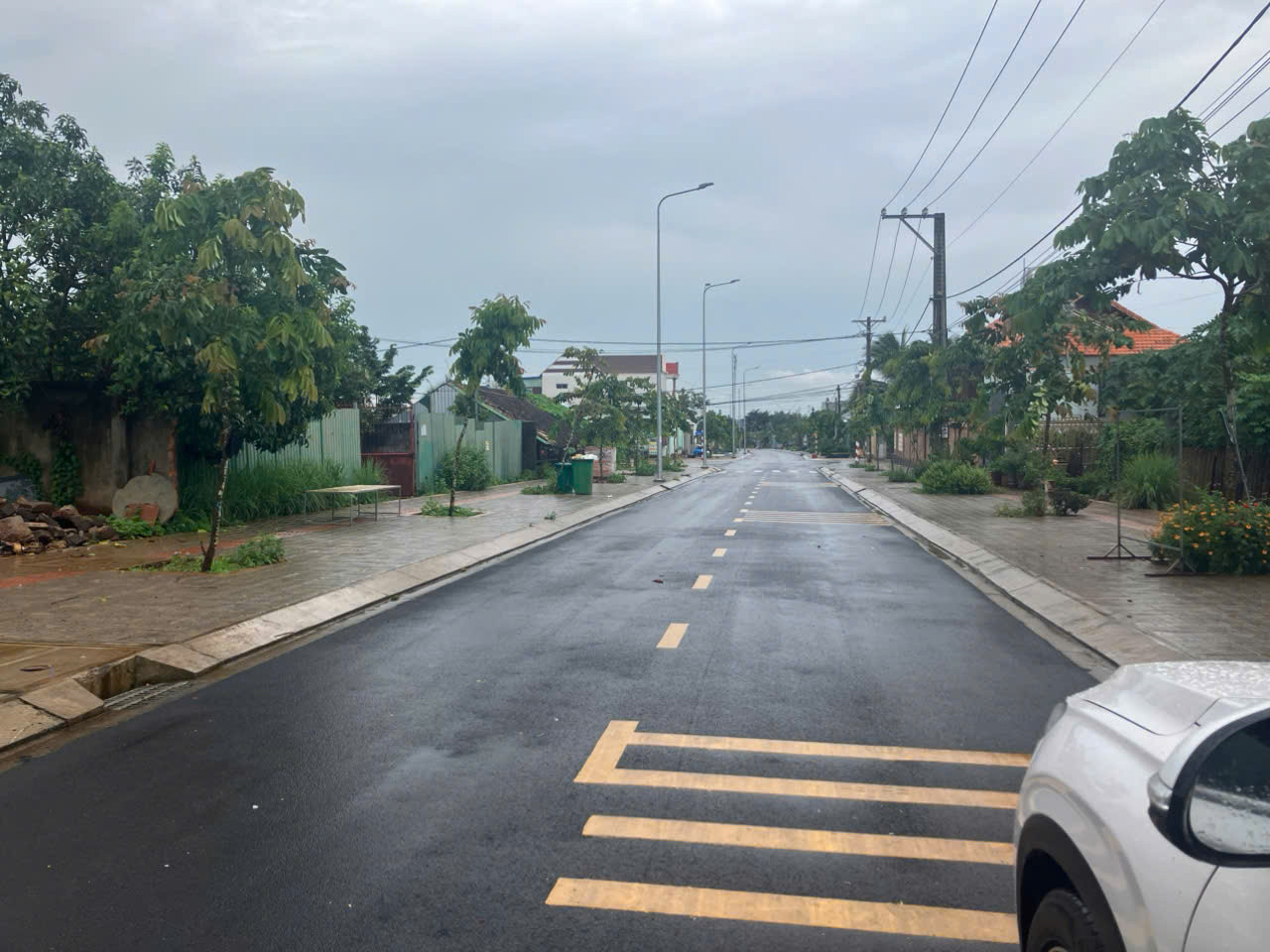 444m2 có 200m2 đất thổ cư, Hơn 13,5m Mặt tiền đường lớn, vỉa hè, cây xanh đầy đủ. Vị trí trung tâm