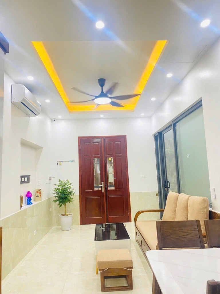 NHÀ HÀO NAM - 4 TẦNG -38m2 – MT 4M - BA GÁC ĐỖ CỬA – GIÁ CHỈ 9.5 TỶ