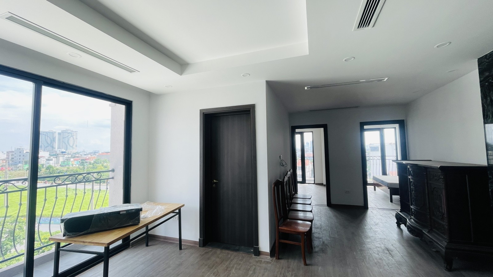 Bán nhà Mặt phố Ngọc Thuỵ (LB) 90m, 7 tầng, mt 7.5m, giá 35 tỷ