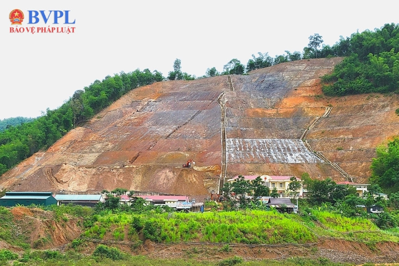 Dự án chống sạt lở khẩn cấp tại huyện Quan Hóa - Dấu hiệu “lãng phí” trong đầu tư công (Ảnh: Xuân Sơn)