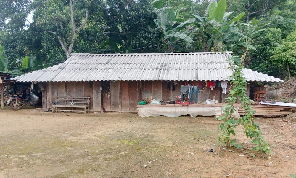 Huyện Quan Sơn có gần 900 hộ nghèo, gia đình chính sách khó khăn về nhà ở.